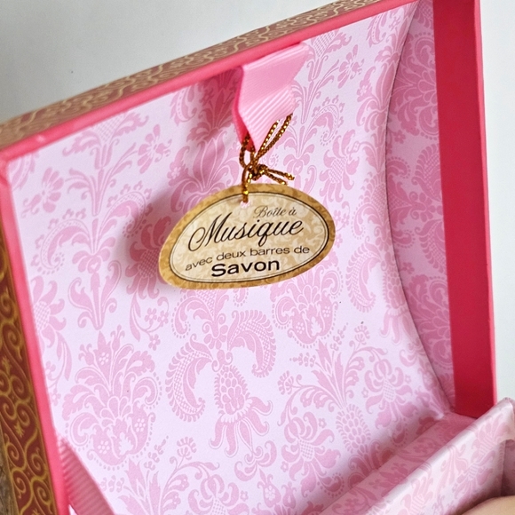 Musical Box Punch Studio "Follow Your Dreams" Verbena Soap, Playing Strauss - Picture 3 of 15